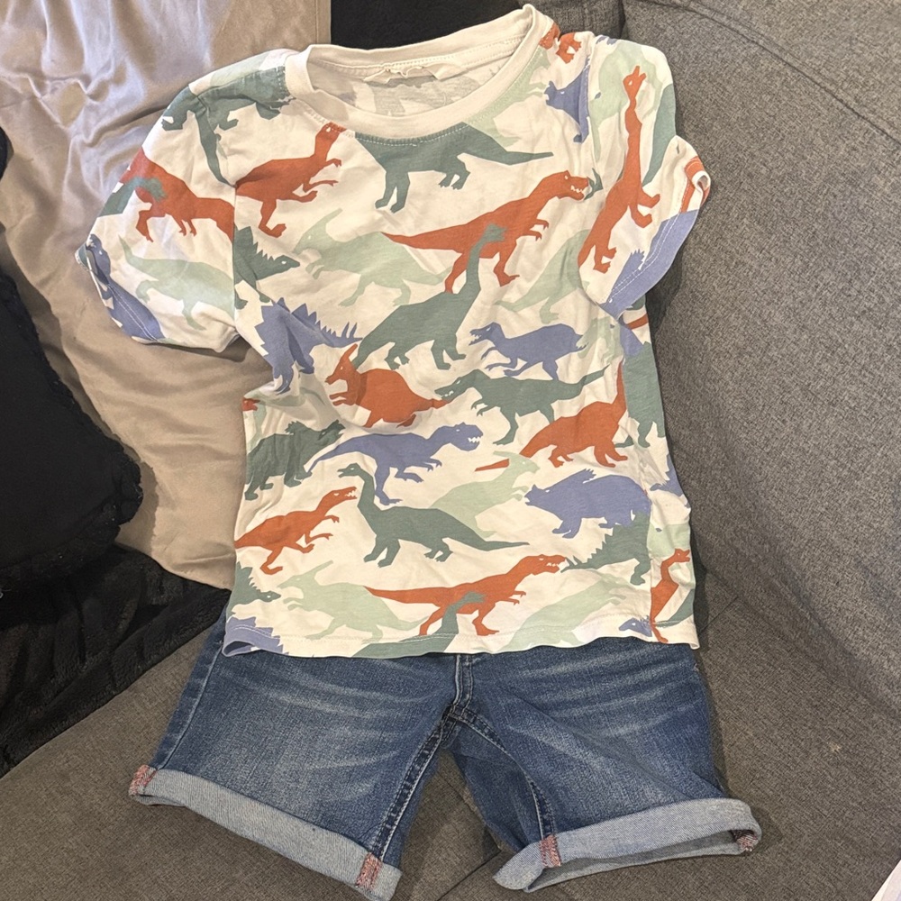 Dinosaur Print Kids T-Shirt and Jean shorts. Size 5T